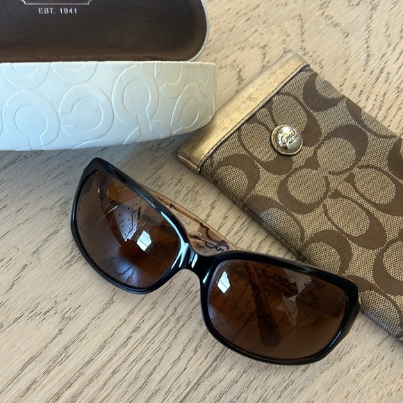 Coach sunglasses with two cases - Picture 2 of 6